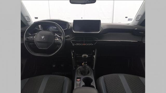Peugeot 2008 image 3
