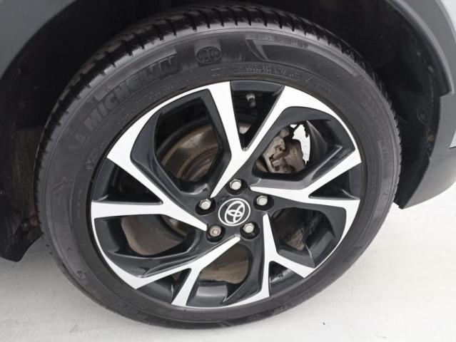 Toyota C-Hr image 6