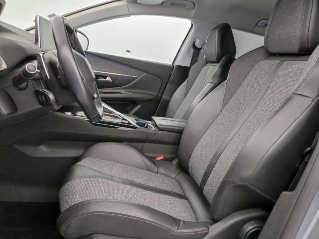 Peugeot 3008 image 2