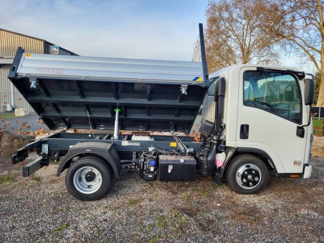 Isuzu M21 image 2