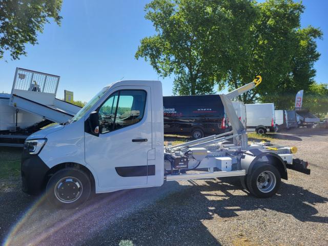Renault Master image 2
