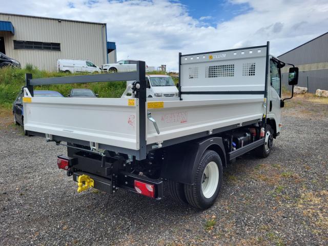 Isuzu M27 image 1