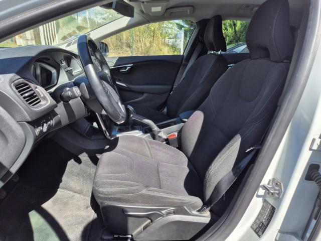 Volvo V40 Cross Country image 2