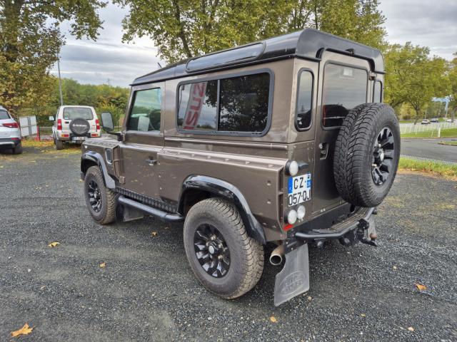 Land Rover Defender 90 image 3