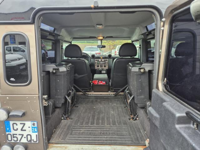 Land Rover Defender 90 image 2