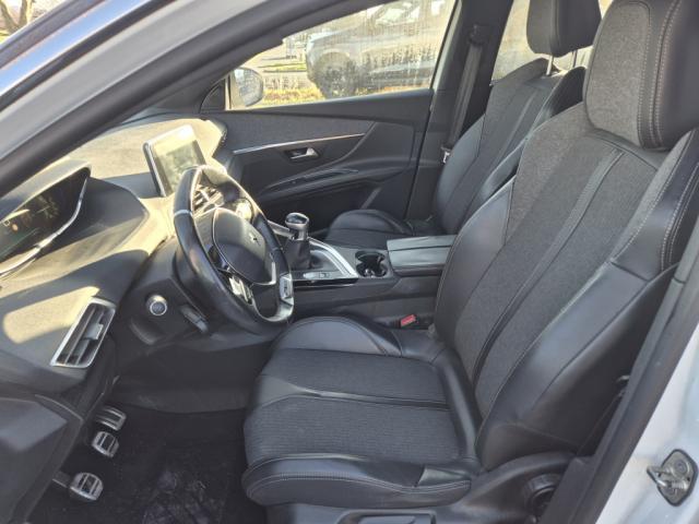 Peugeot 5008 image 2