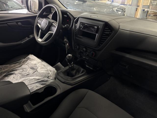 Isuzu D-Max image 8