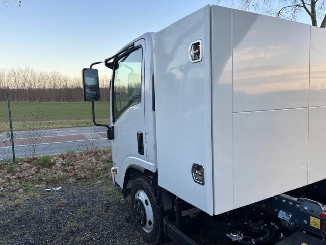Isuzu M27 image 4