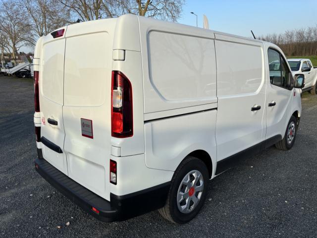 Renault Trucks Trafic image 9
