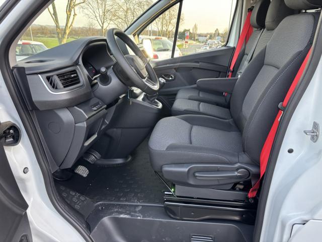 Renault Trucks Trafic image 6