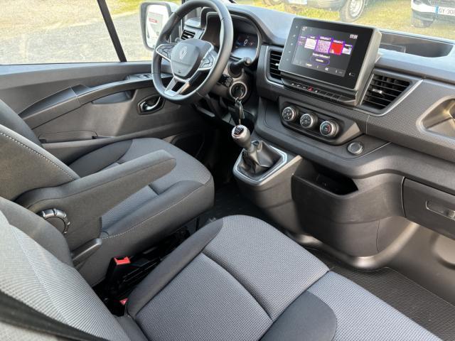 Renault Trucks Trafic image 3