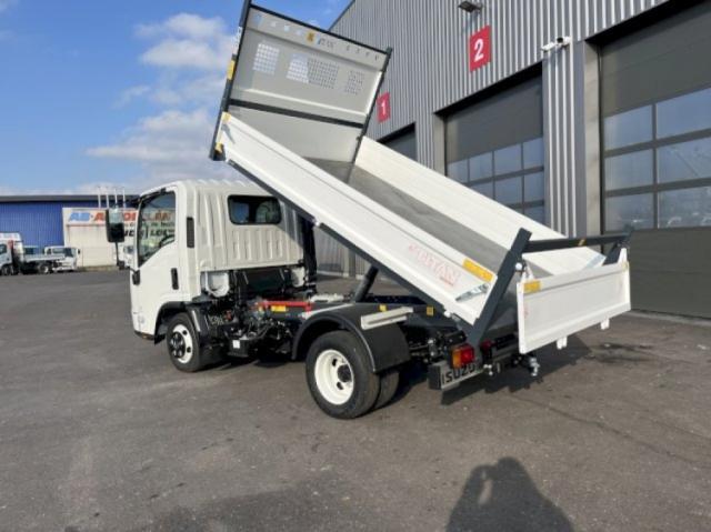 Isuzu M21 image 5