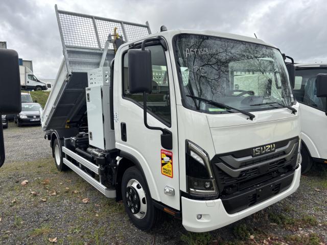 Isuzu M30 image 4