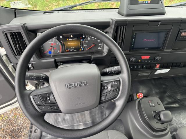 Isuzu M30 image 8