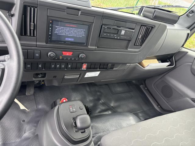 Isuzu M30 image 3