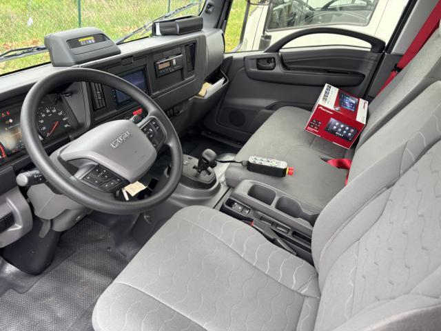 Isuzu M30 image 6