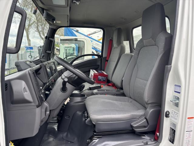 Isuzu M30 image 7
