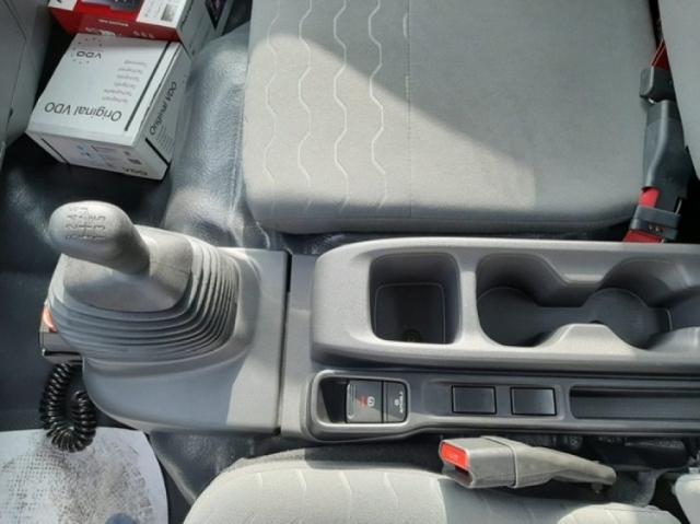 Isuzu M30 image 2