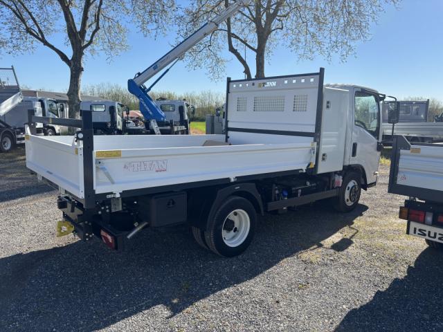 Isuzu M27 image 1