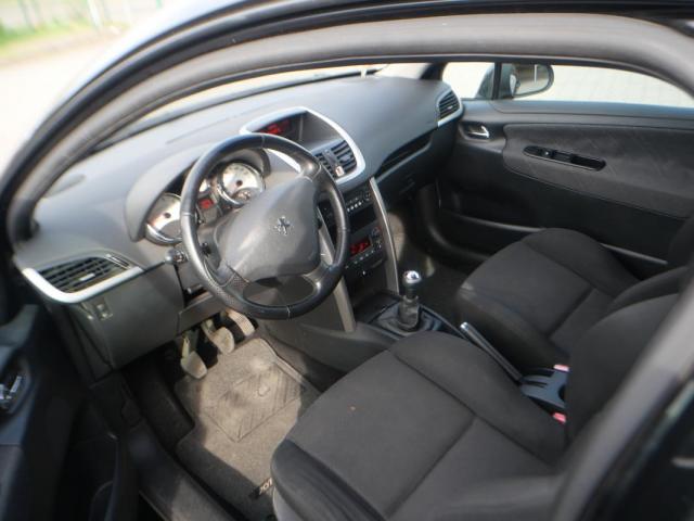 Peugeot 207 image 2