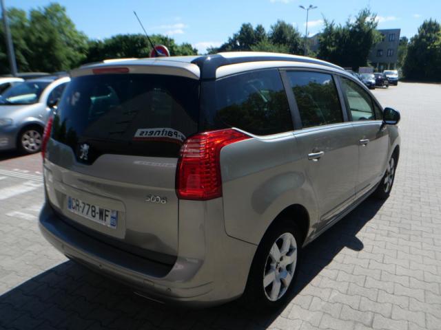 Peugeot 5008 image 1