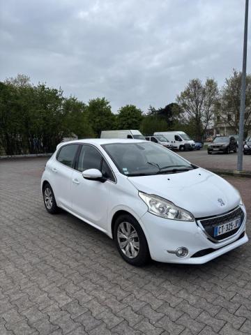 Peugeot 208 image 7
