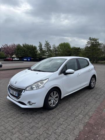Peugeot 208 image 8