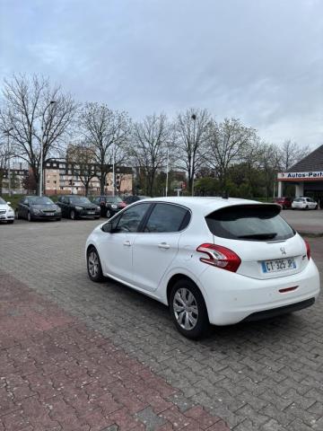 Peugeot 208 image 3
