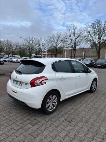 Peugeot 208 image 6