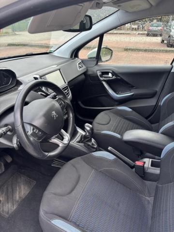 Peugeot 208 image 9