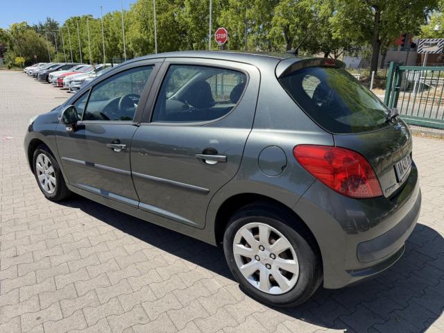 Peugeot 207 image 9