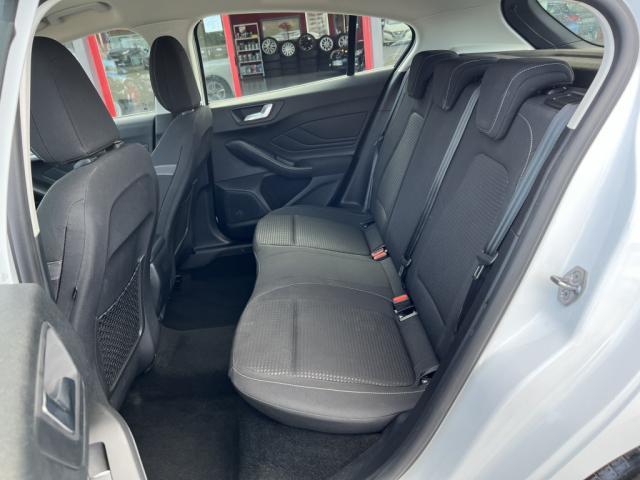 Ford Focus image 8