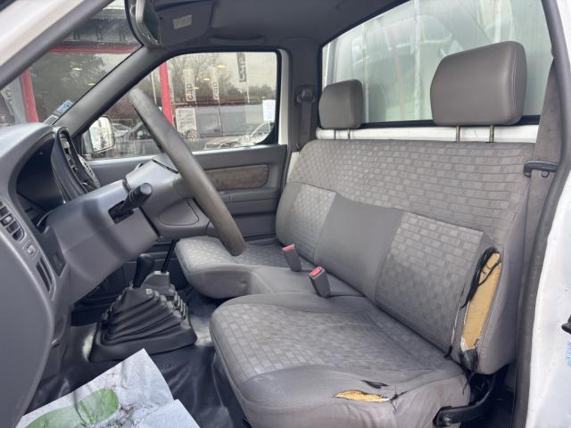Nissan Pick-Up image 5