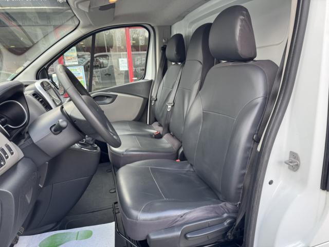 Renault Trafic image 8