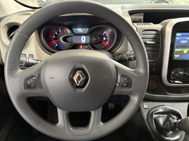 Renault Trafic image 2
