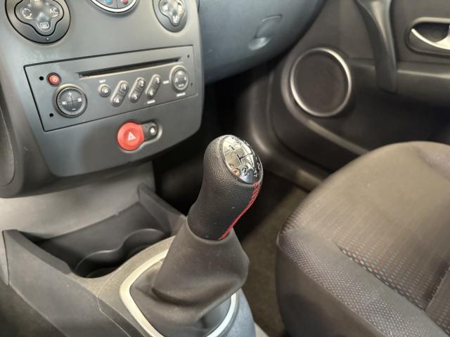 Renault Clio image 9