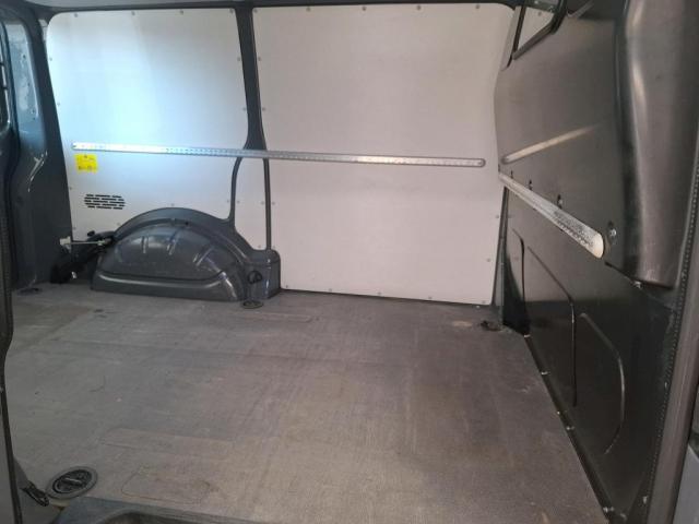 Volkswagen Transporter image 6