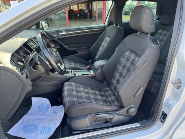 Volkswagen Golf image 9