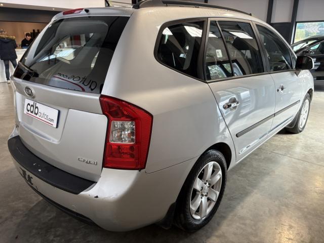 Kia Carens image 7