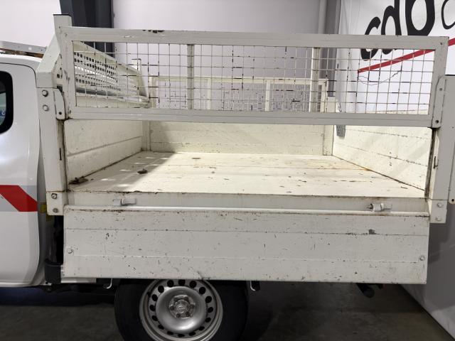 Nissan Navara image 1