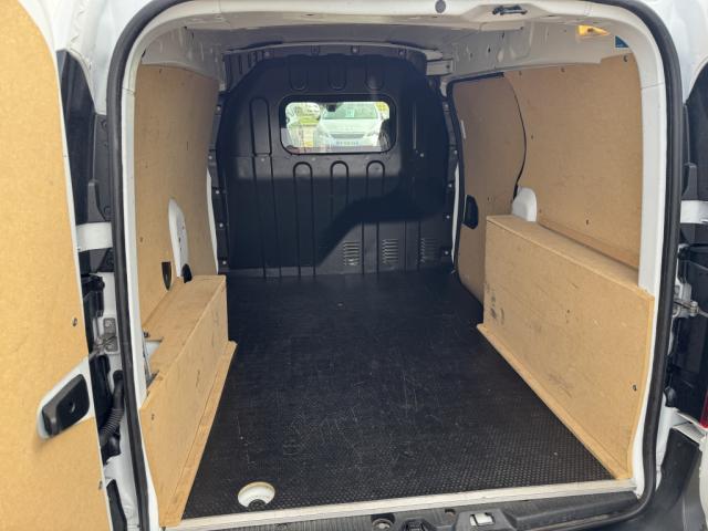 Renault Express Van image 8