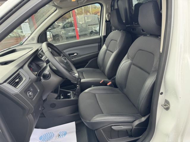 Renault Express Van image 9