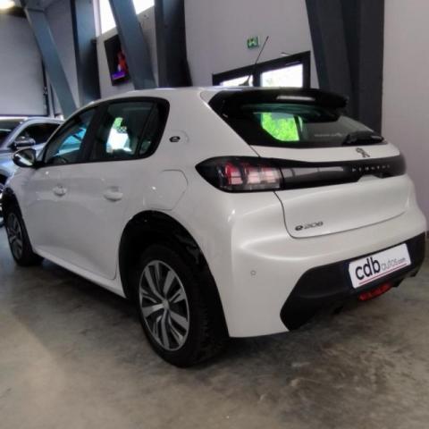 Peugeot 208 image 1