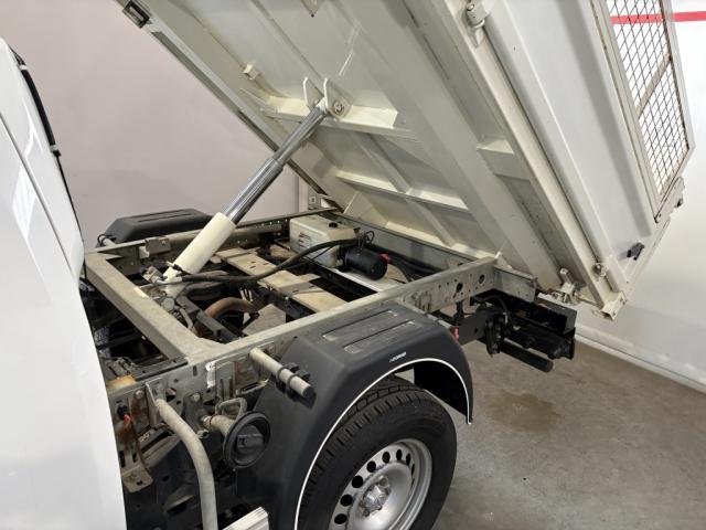 Nissan Navara image 9