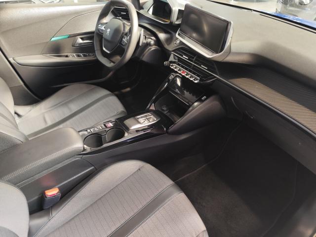 Peugeot 208 image 8