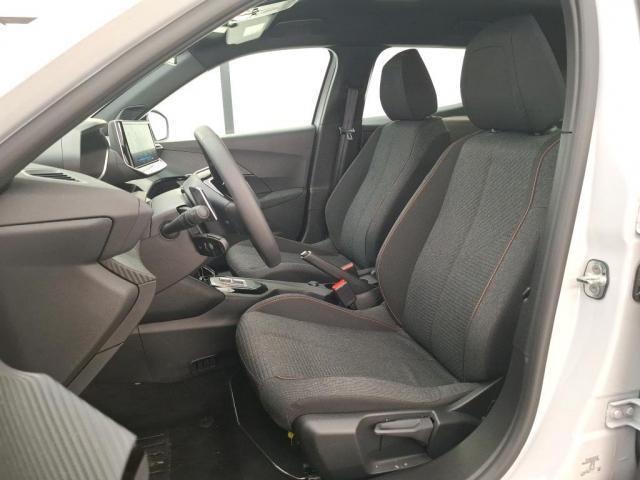 Peugeot 2008 image 2