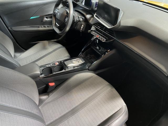 Peugeot 208 image 9