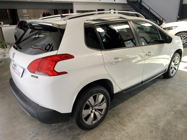 Peugeot 2008 image 2