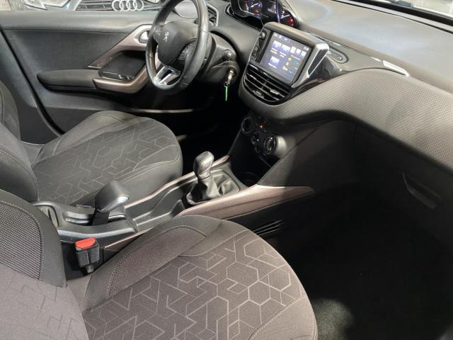 Peugeot 2008 image 3