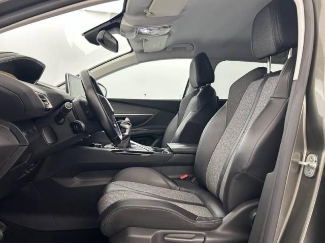 Peugeot 5008 image 1